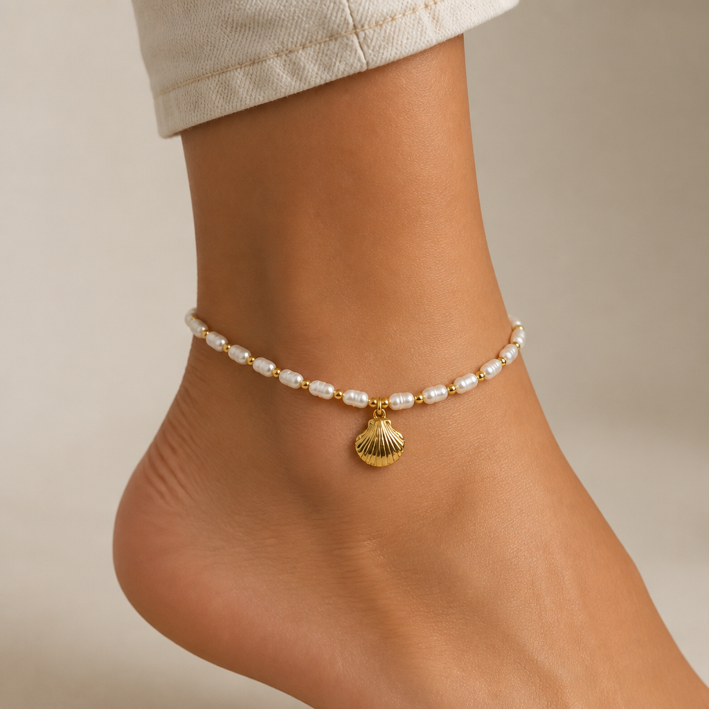 Bracelet de cheville perles nacrées et coquillage doré