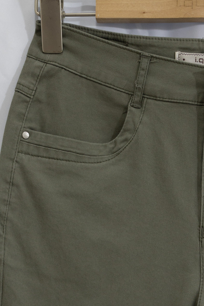 Pantalon 7/8 kaki QUING – Roc en Beauté